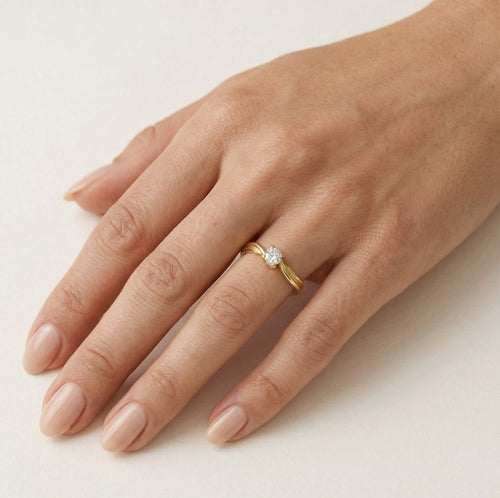 Gelbgold-Solitärring mit Zirkonia