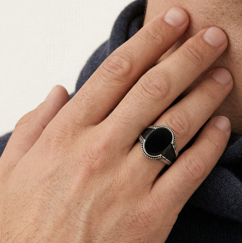 Ručně vyrobený pánský prsten s oválným onyxem Description:
