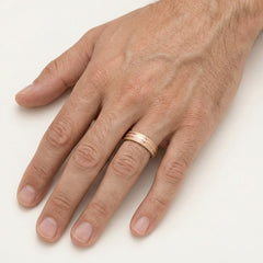 Alliance en or rose avec diamant