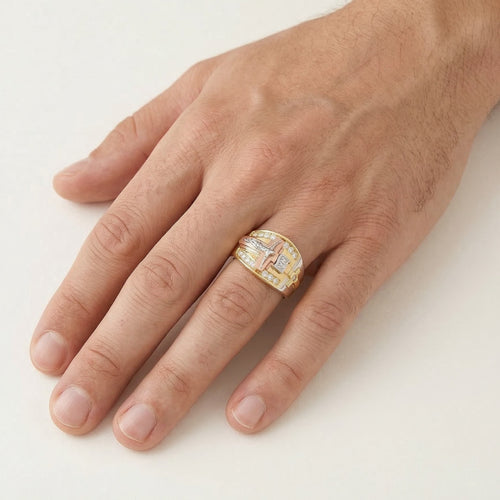 Ring mit dreifarbigem Goldkreuz und Kruzifix