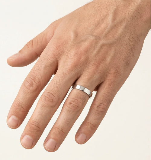 Elegantní snubní prsten z bílého zlata