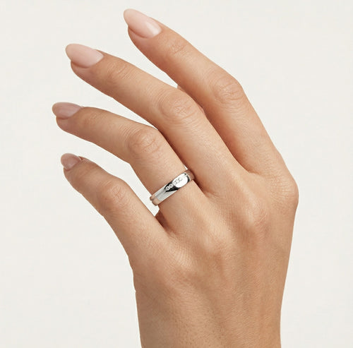 Bague en or blanc avec finition hautement polie