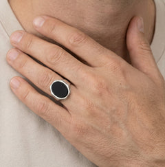 Pánský stříbrný prsten s oválným onyxem, solitér