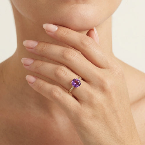 Zlatý prsten s ametystem a kubickými zirkony