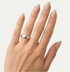 Anillo de boda solitario en oro rosa pulido y mate