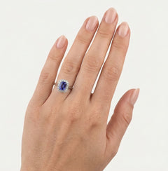 Ring with Tanzanit and halo diamond