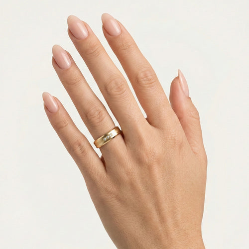 Bagues de mariage en or jaune au design spécial.