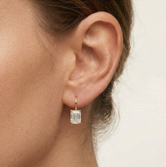 Zářivé zlaté náušnice se zirkonem