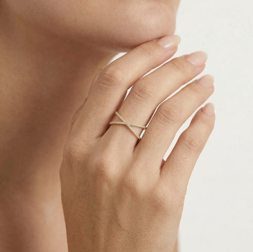 Kreuz-und-quer Zirkonia Goldring