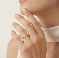 Zlatý prsten ve tvaru pyramidy