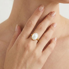 Oválný prsten s perletí