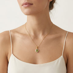 Majestad Radiante en Oro Amarillo con Moldavita y Circonita Cúbica.