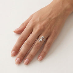 Anillo con cuatro zirconias cúbicas