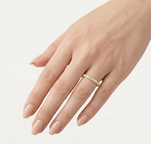 Zlatý prsten s jednou řadou kubických zirkonů