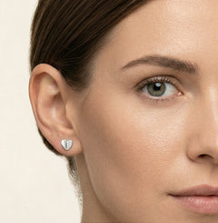 Boucles d’oreilles cœur en argent avec zircons cubiques semi-sertis