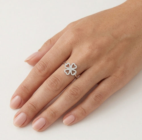 Ring aus Sterlingsilber mit Kleeblatt-Design