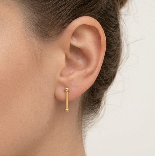Dlouhé zlaté tyčkové náušnice