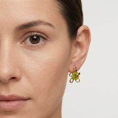 Elegante 14kt Gold-Blumen-Drop-Ohrringe mit Quarz und Granat