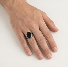 Oval onyx solitaire men ring