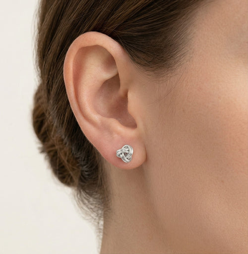 Drobné kroucené kuličkové náušnice