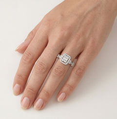 Eleganter Halo-Sterlingsilber-Ring für Damen