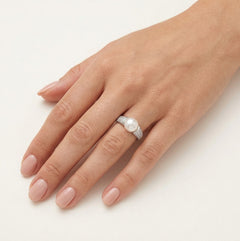 Anillo con perla protegida