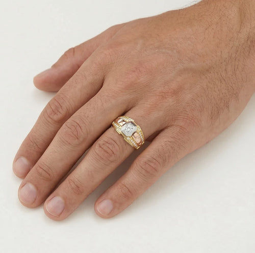 Glänzender Drei-Gold-Ring