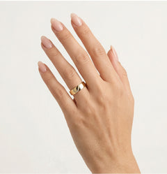 Silné snubní prsteny ze žlutého zlata s designem srdíčka