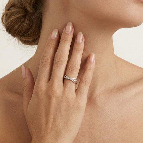 Bague en argent à trois lignes avec zircon cubique
