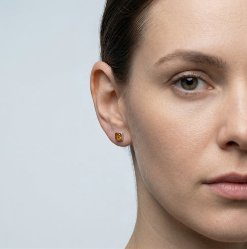 Quadratische Ohrstecker aus Honigbernstein