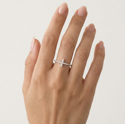 Bague en argent sterling avec design de croix