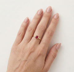 Bague en or rose avec rubis rond
