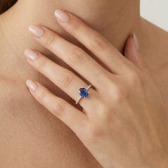 Bague en or blanc avec saphir et diamants