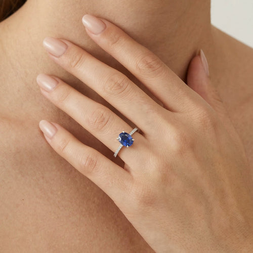 Bague en or blanc avec saphir et diamants