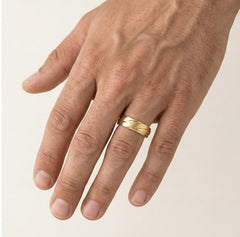 Stilvolle Eheringe aus Gelbgold