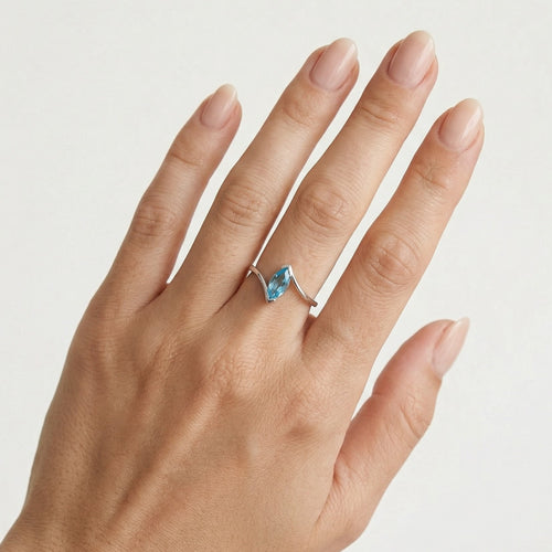 Marquise-Blauer-Topas-Ring