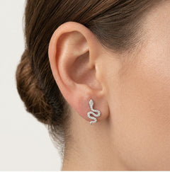 Puces d’oreilles serpent en or jaune avec diamant rond naturel