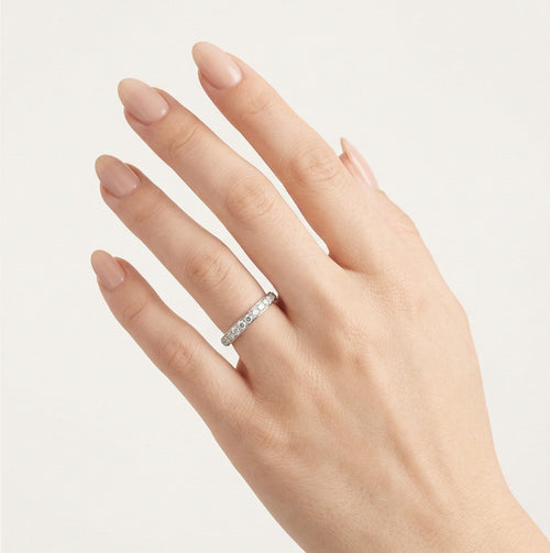 Weißgold-Ehering mit Krappenfassung und Steinen