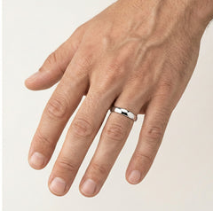 Tenký klasický snubní prsten z bílého zlata