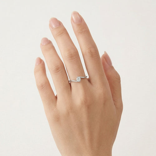 Silberring mit einzelnem Zirkonia-Stein