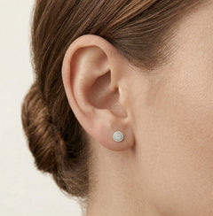 Fine gold earrings with diamonds