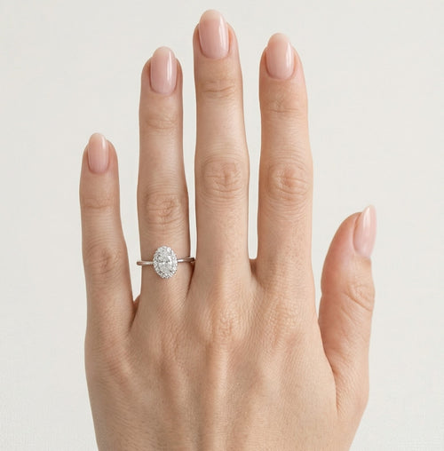 Weißgoldring mit ovalem Zirkonia-Schliff