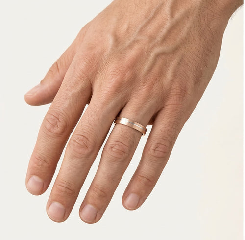 Bague de mariage en or rose avec ligne en rhodium blanc