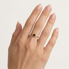 Půvabný kulatý granátový prsten pro ženy s jemným krokovým brusem