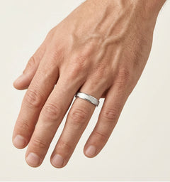 Alliance brillante en or blanc