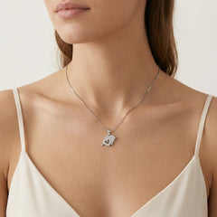 Herzanhänger mit zwei Herzen und Pfeil