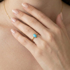 Jednoduchý zlatý prsten s tyrkysem