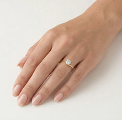 Yellow gold ring with asymmetrical design