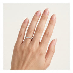 Snubní prsten z bílého zlata s kubickým zirkonem nebo diamantem