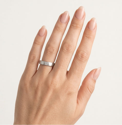 Weißgold-Trauring mit eckigem Design